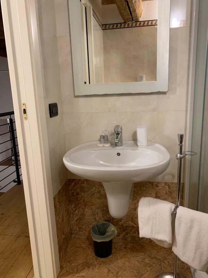 Vicolo Duelli Apartment แฟร์รารา ภายนอก รูปภาพ